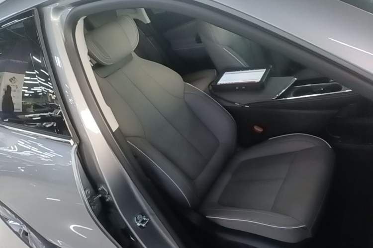 Used Buick E5 2025 Model 620KM Prestige Edition Right Front Seat