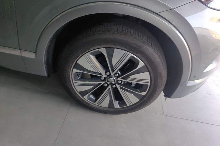 Used Buick E5 2025 Model 620KM Prestige Edition Right Front Wheel Hub