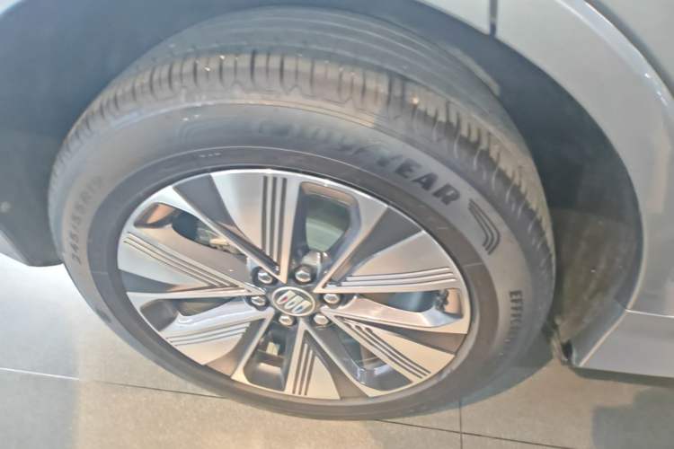 Used Buick E5 2025 Model 620KM Prestige Edition Right Rear Wheel Hub