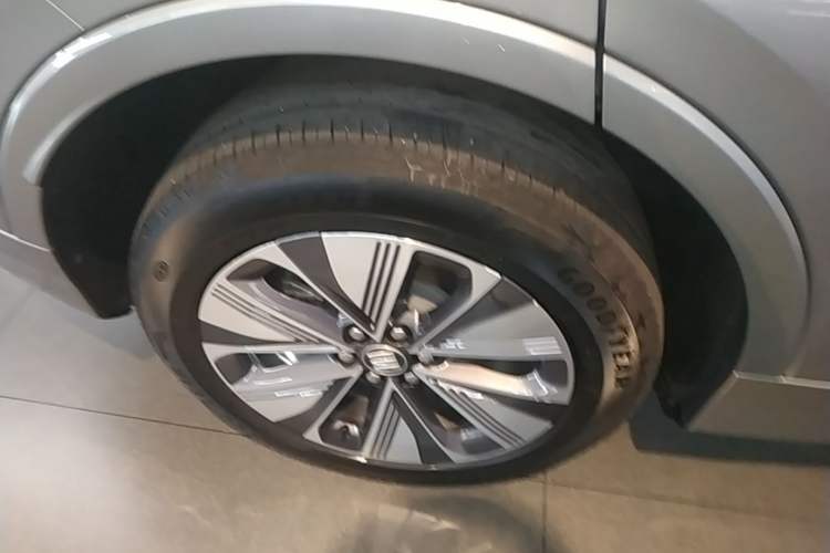 Used Buick E5 2025 Model 620KM Prestige Edition Right Rear Wheel Hub