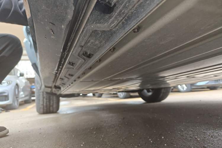 Used Buick E5 2025 Model 620KM Prestige Edition Right Side Sill