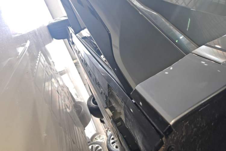 Used Buick E5 2025 Model 620KM Prestige Edition Right Side Sill