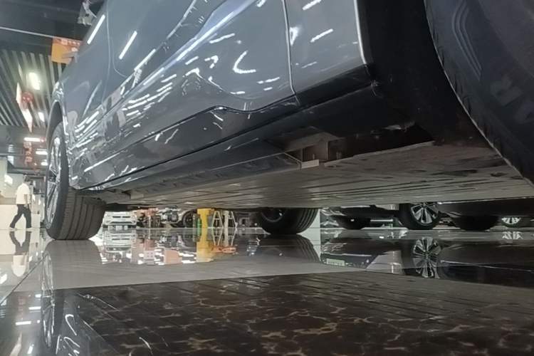 Used Buick E5 2025 Model 620KM Prestige Edition Right Side Sill