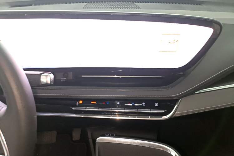 Used Buick E5 2025 Model 620KM Prestige Edition Audio And AC Panel
