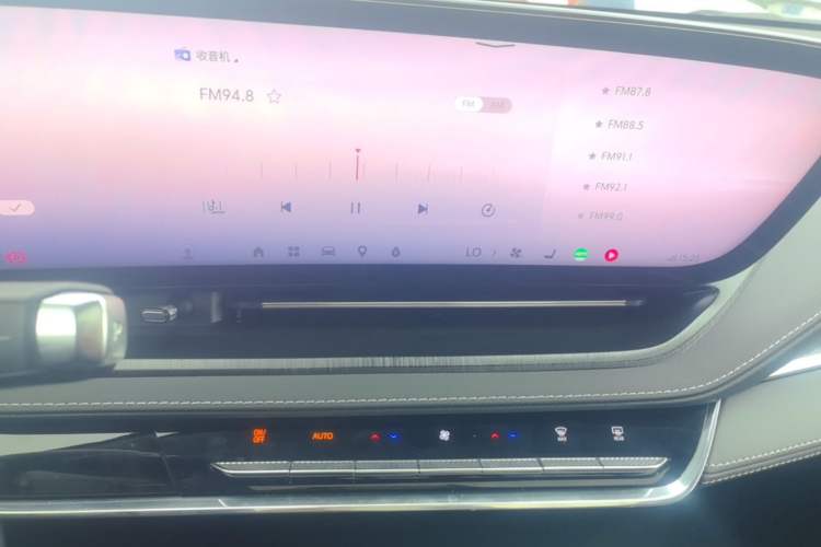 Used Buick E5 2025 Model 620KM Prestige Edition Audio And AC Panel