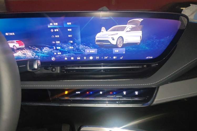 Used Buick E5 2025 Model 545KM Smart Enjoyment Edition Audio And AC Panel