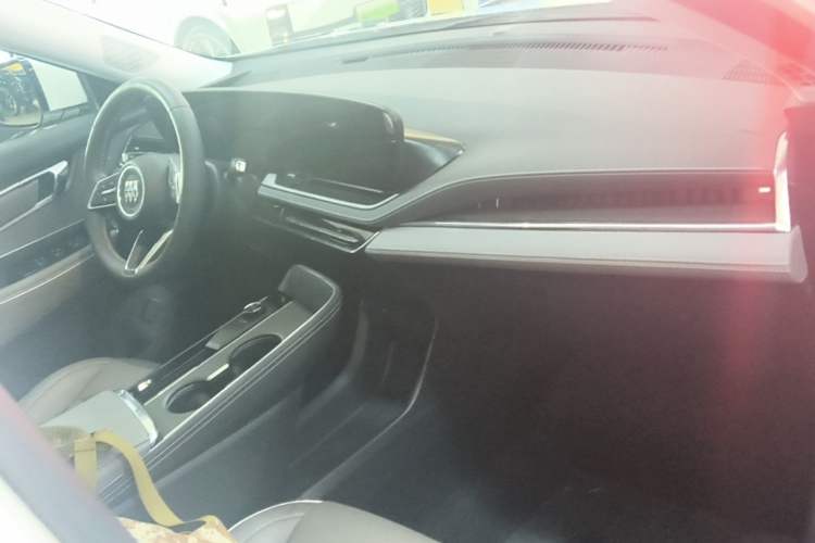 Used Buick E5 2025 Model 620KM Prestige Edition Center Console