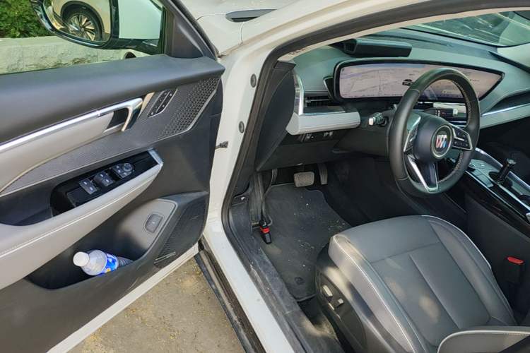 Used Buick E5 2025 Model 620KM Prestige Edition Driver Seat