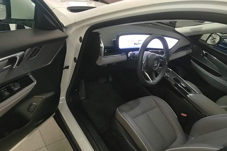 Used Buick E5 2025 Model 620KM Prestige Edition Driver Seat