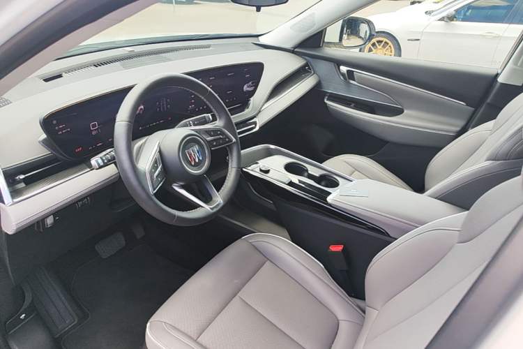 Used Buick E5 2025 Model 620KM Prestige Edition Driver Seat