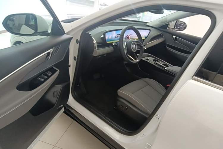 Used Buick E5 2025 Model 620KM Prestige Edition Driver Seat