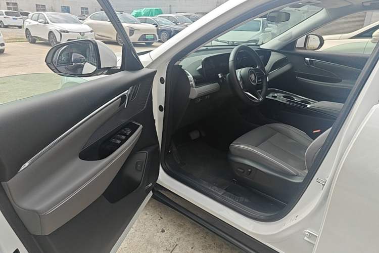 Used Buick E5 2025 Model 620KM Prestige Edition Driver Seat