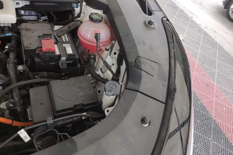 Used Buick E5 2025 Model 620KM Prestige Edition Engine Bay Left