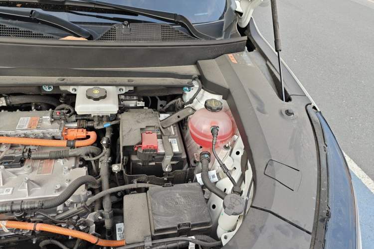 Used Buick E5 2025 Model 545KM Smart Enjoyment Edition Engine Bay Left