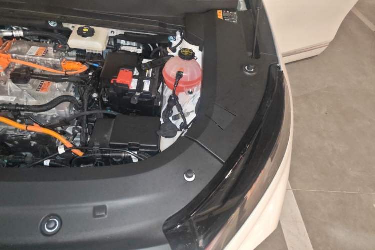 Used Buick E5 2025 Model 545KM Smart Enjoyment Edition Engine Bay Left