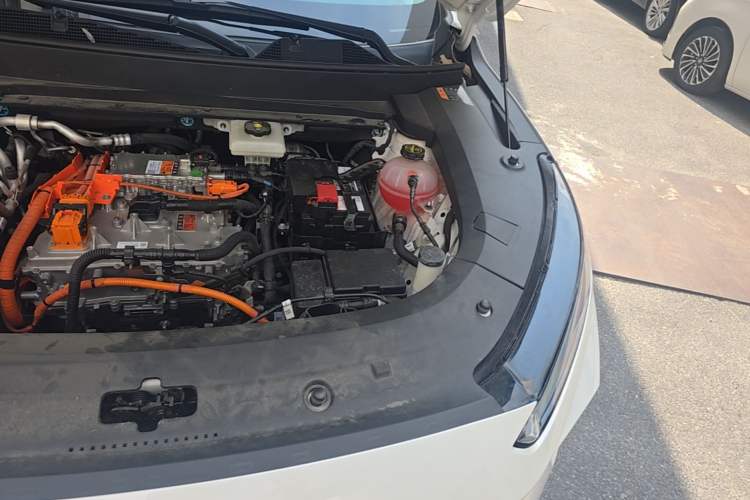 Used Buick E5 2025 Model 620KM Prestige Edition Engine Bay Left