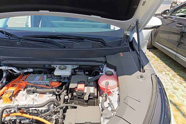 Used Buick E5 2025 Model 620KM Prestige Edition Engine Bay Left