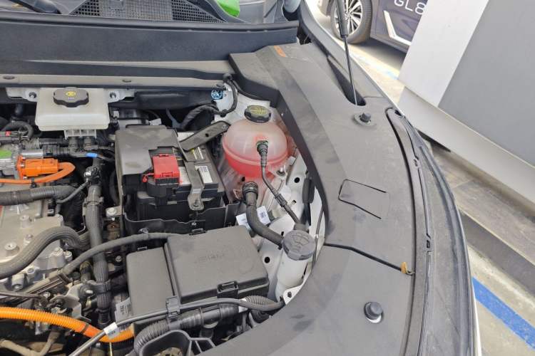 Used Buick E5 2025 Model 620KM Prestige Edition Engine Bay Left
