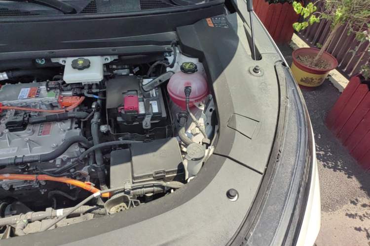 Used Buick E5 2025 Model 620KM Prestige Edition Engine Bay Left
