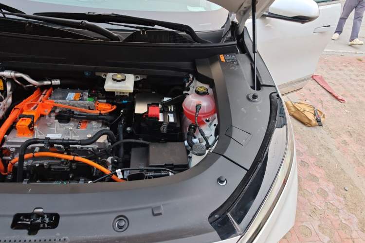 Used Buick E5 2025 Model 620KM Prestige Edition Engine Bay Left