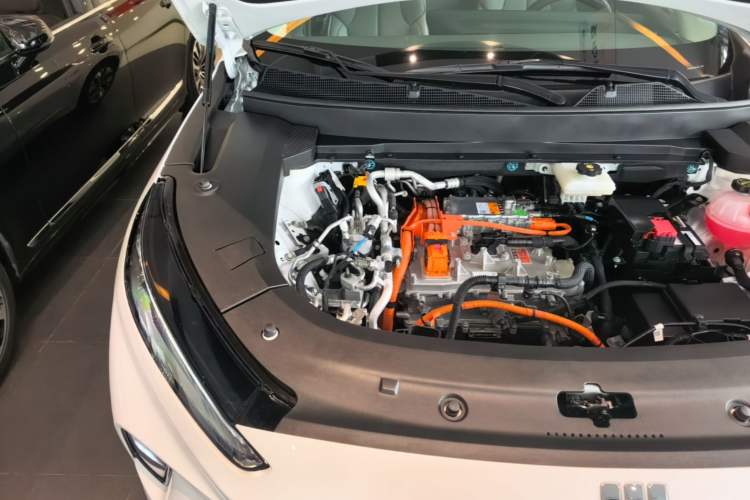 Used Buick E5 2025 Model 620KM Prestige Edition Engine Bay Right