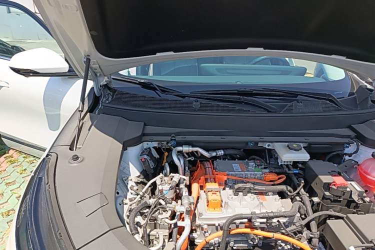 Used Buick E5 2025 Model 620KM Prestige Edition Engine Bay Right