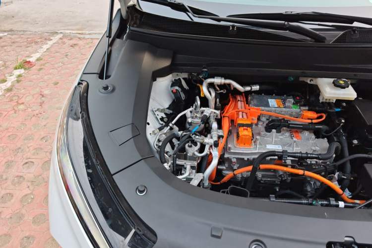 Used Buick E5 2025 Model 620KM Prestige Edition Engine Bay Right