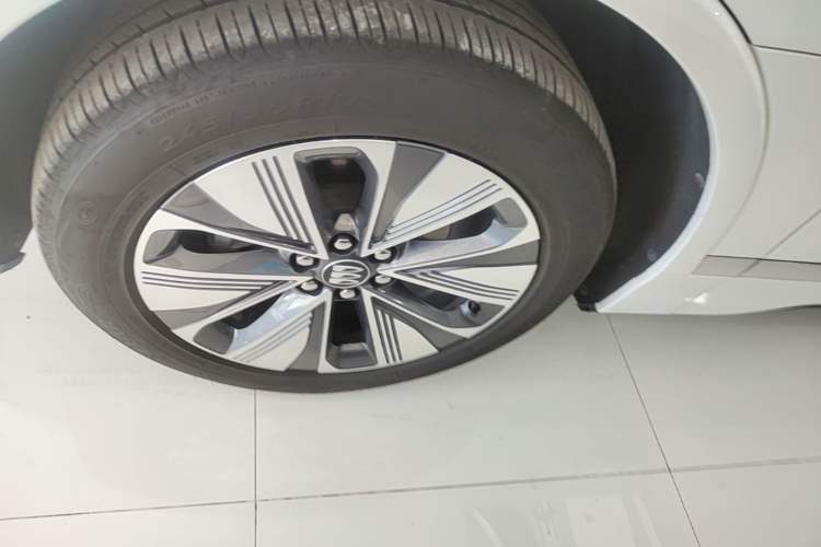 Used Buick E5 2025 Model 620KM Prestige Edition Exterior 4