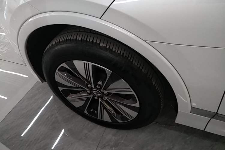 Used Buick E5 2025 Model 620KM Prestige Edition Exterior 4