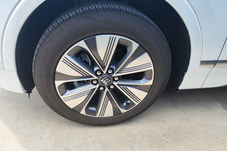 Used Buick E5 2025 Model 620KM Prestige Edition Exterior 4