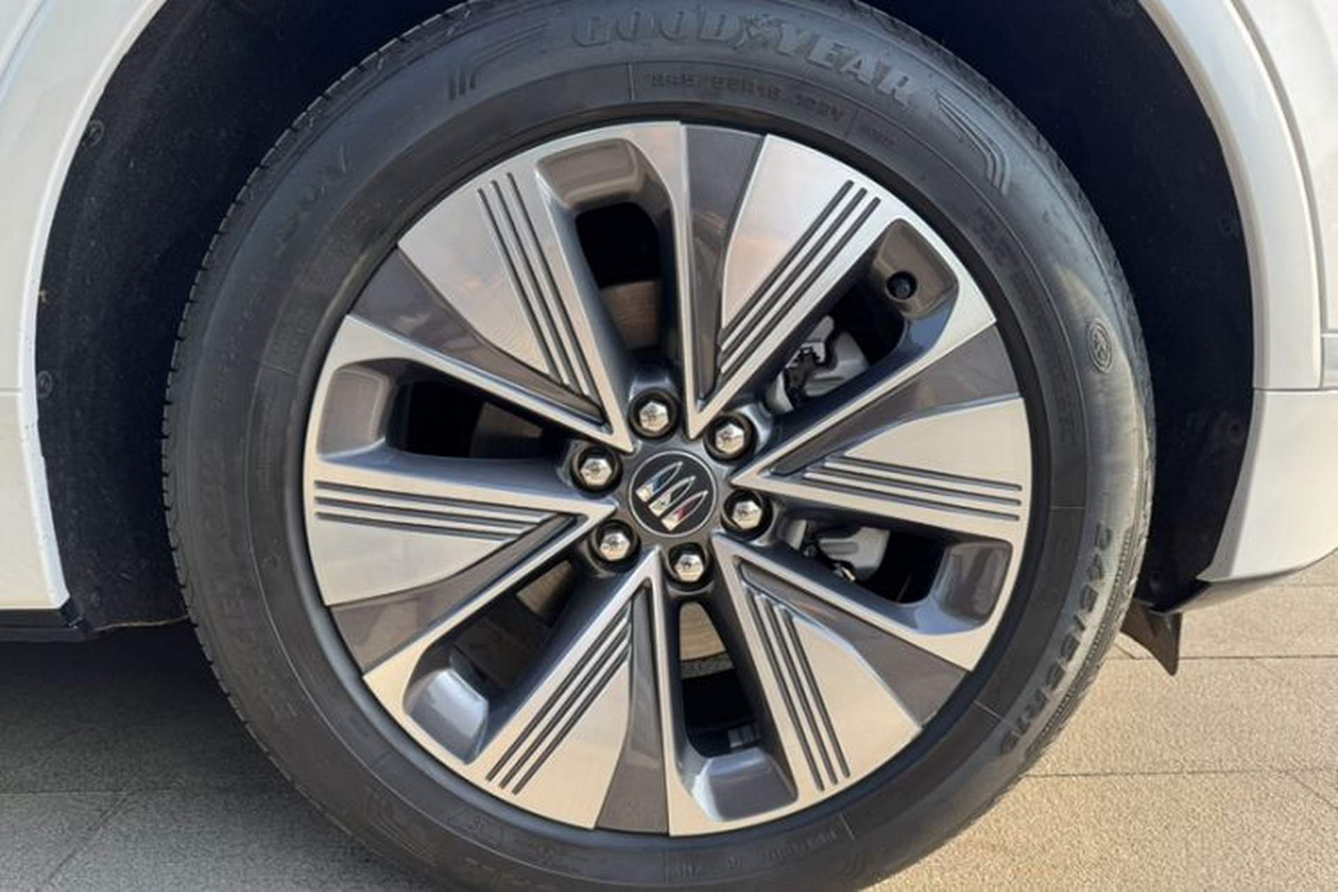 Used Buick E5 2025 Model 620KM Prestige Edition Exterior 7