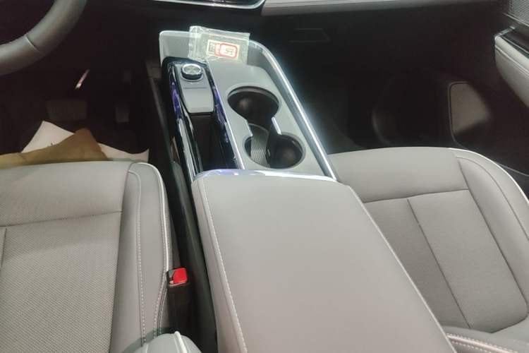 Used Buick E5 2025 Model 620KM Prestige Edition Gear Lever