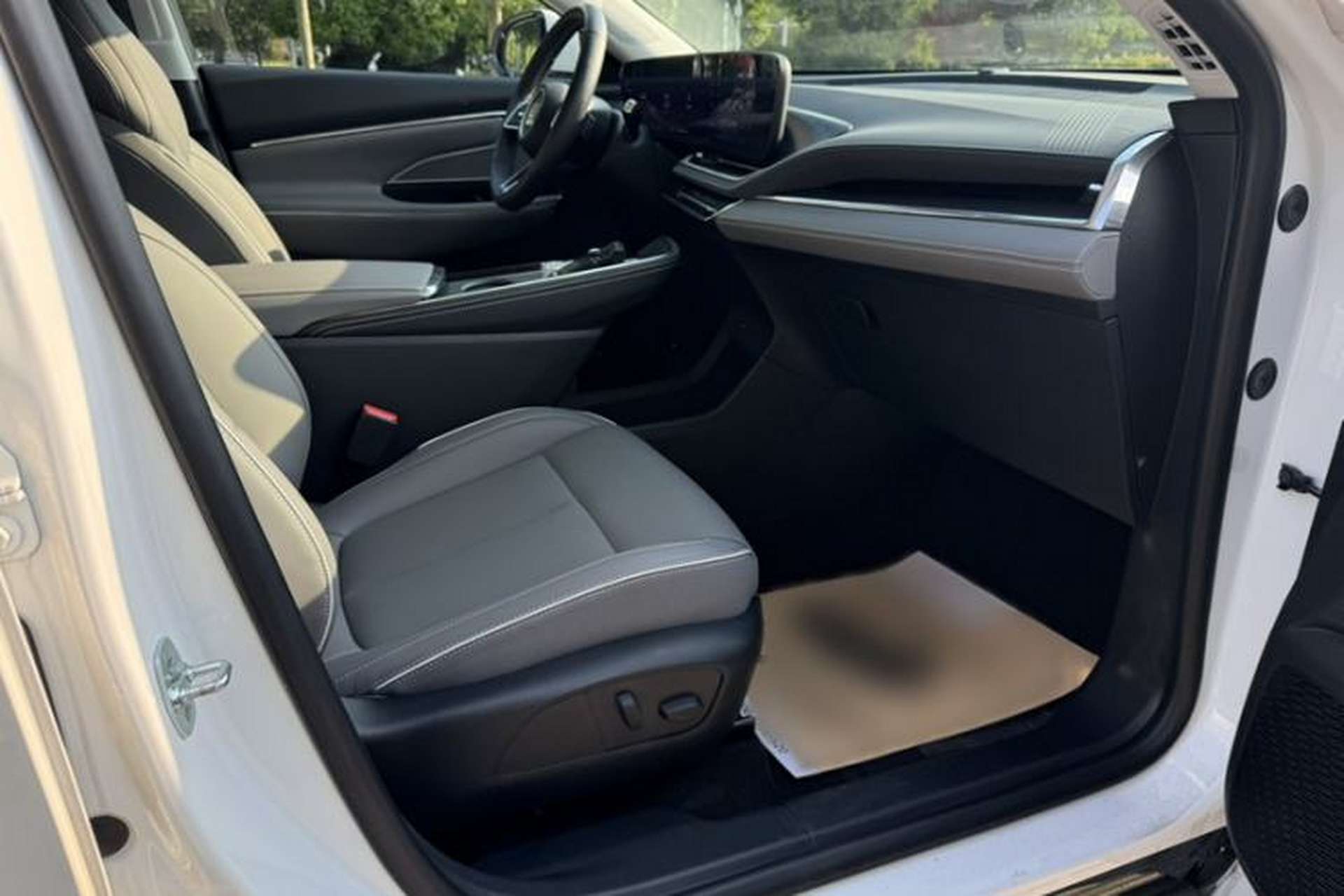 Used Buick E5 2025 Model 620KM Prestige Edition Interior 1