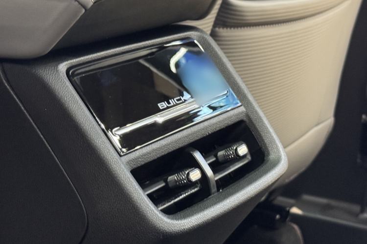 Used Buick E5 2025 Model 620KM Prestige Edition Interior 10