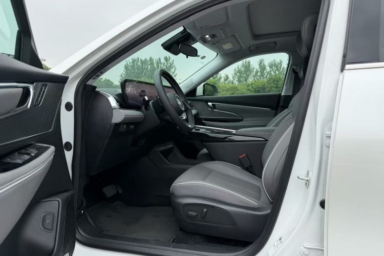 Used Buick E5 2025 Model 620KM Prestige Edition Interior 2