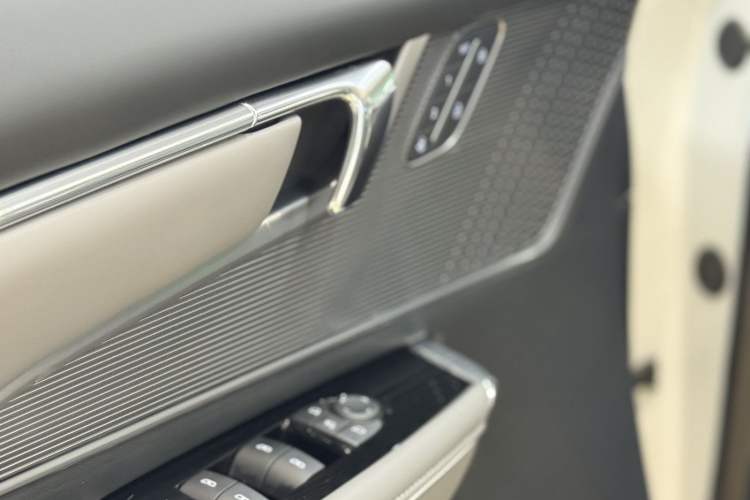 Used Buick E5 2025 Model 620KM Prestige Edition Interior 2