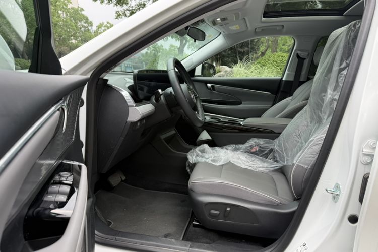Used Buick E5 2025 Model 620KM Prestige Edition Interior 2
