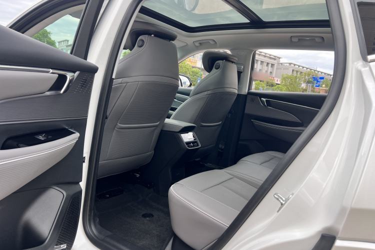 Used Buick E5 2025 Model 620KM Prestige Edition Interior 3