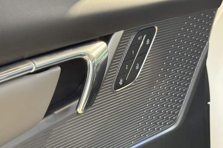 Used Buick E5 2025 Model 620KM Prestige Edition Interior 3