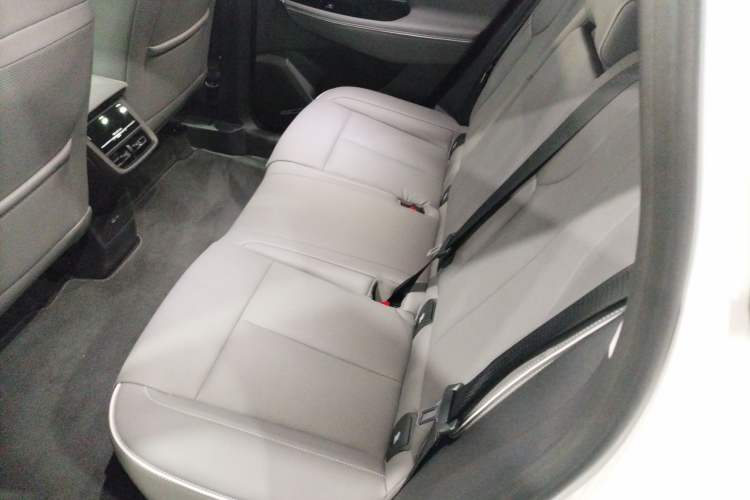 Used Buick E5 2025 Model 620KM Prestige Edition Interior 4