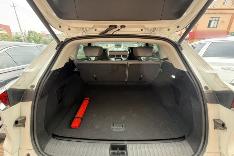 Used Buick E5 2025 Model 620KM Prestige Edition Interior 4