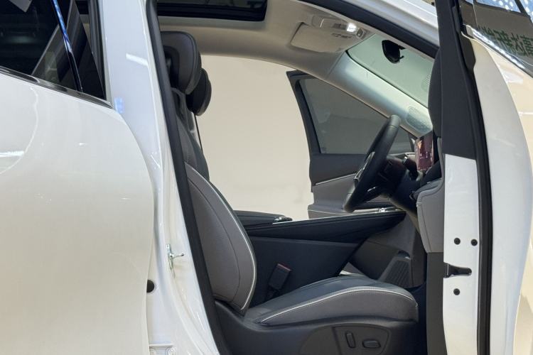 Used Buick E5 2025 Model 620KM Prestige Edition Interior 5