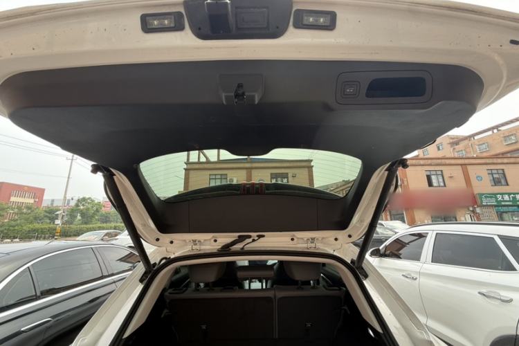 Used Buick E5 2025 Model 620KM Prestige Edition Interior 5