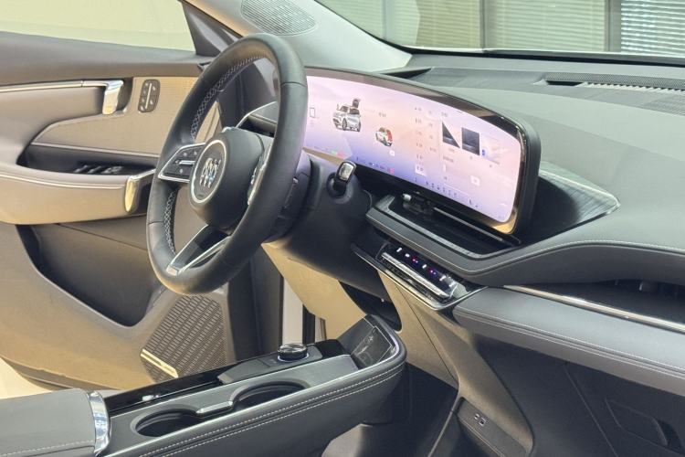 Used Buick E5 2025 Model 620KM Prestige Edition Interior 9