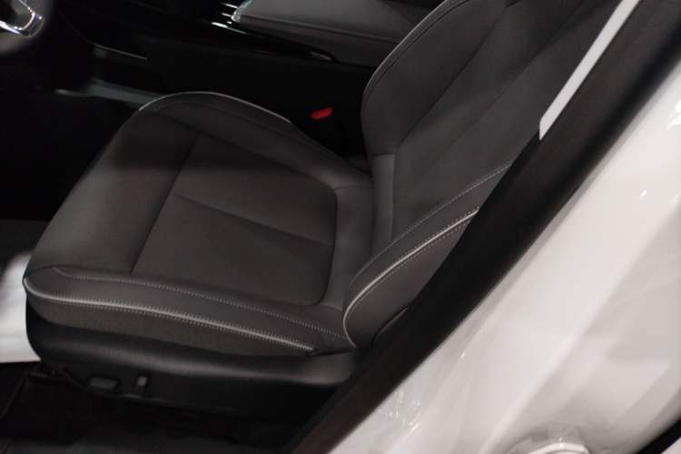 Used Buick E5 2025 Model 620KM Prestige Edition Left Front Seat