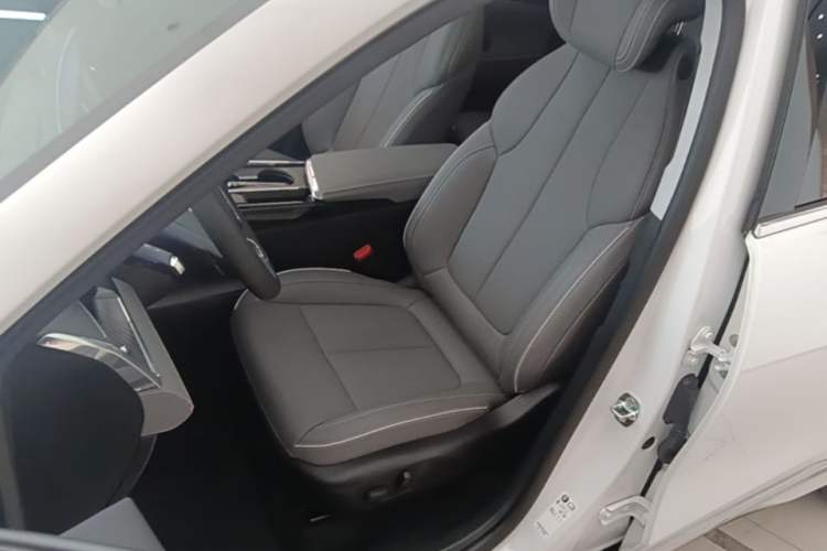 Used Buick E5 2025 Model 620KM Prestige Edition Left Front Seat