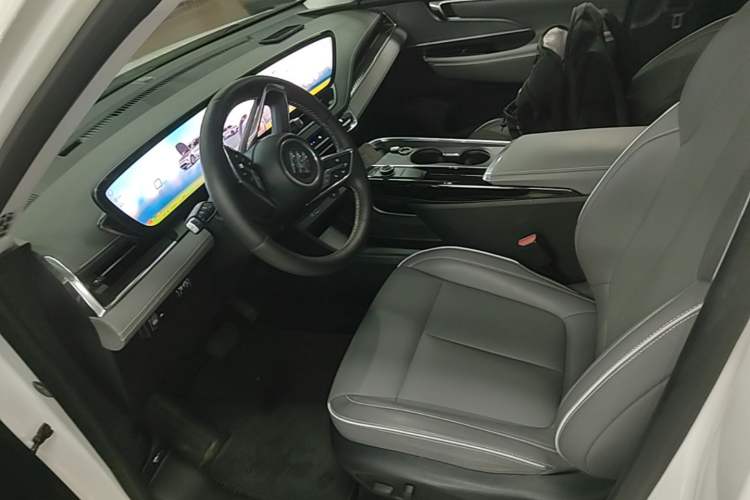 Used Buick E5 2025 Model 620KM Prestige Edition Left Front Seat