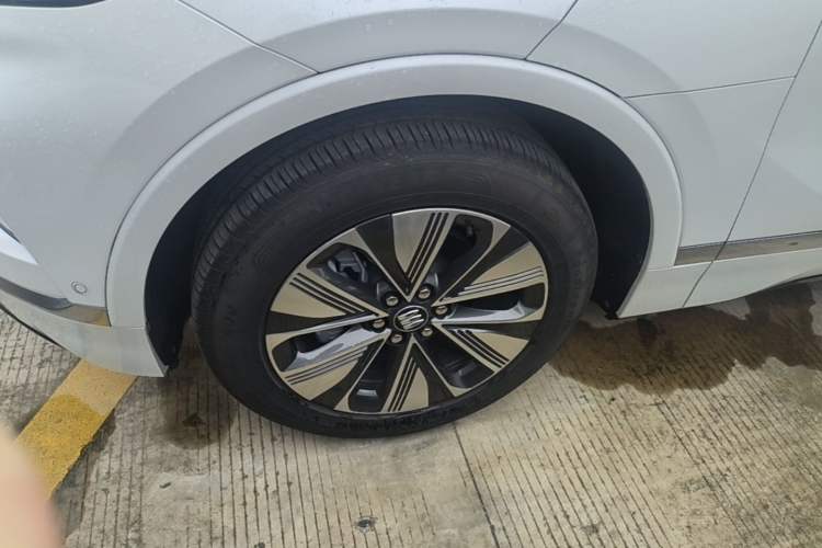 Used Buick E5 2025 Model 620KM Prestige Edition Left Front Wheel Hub