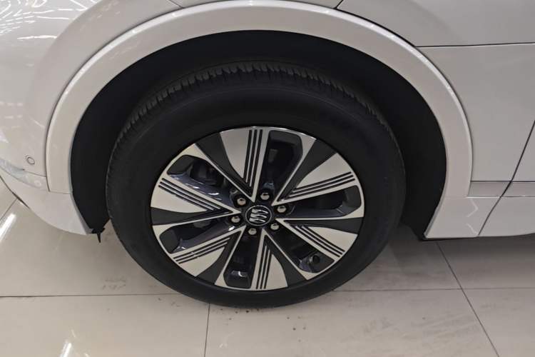 Used Buick E5 2025 Model 545KM Smart Enjoyment Edition Left Front Wheel Hub