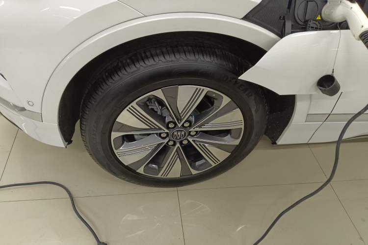 Used Buick E5 2025 Model 620KM Prestige Edition Left Front Wheel Hub